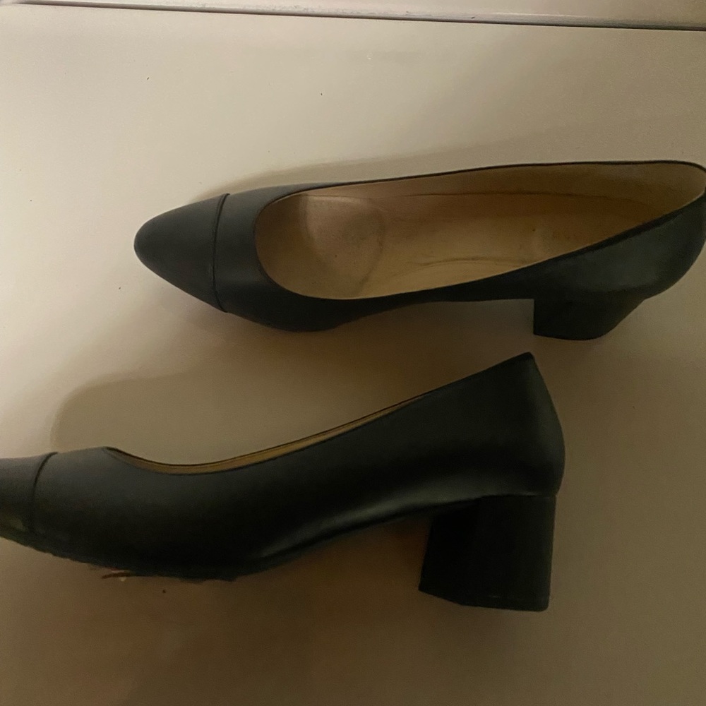 Cole haan black  pump ! Super cushion and comfortable! Wide  size 10 medium